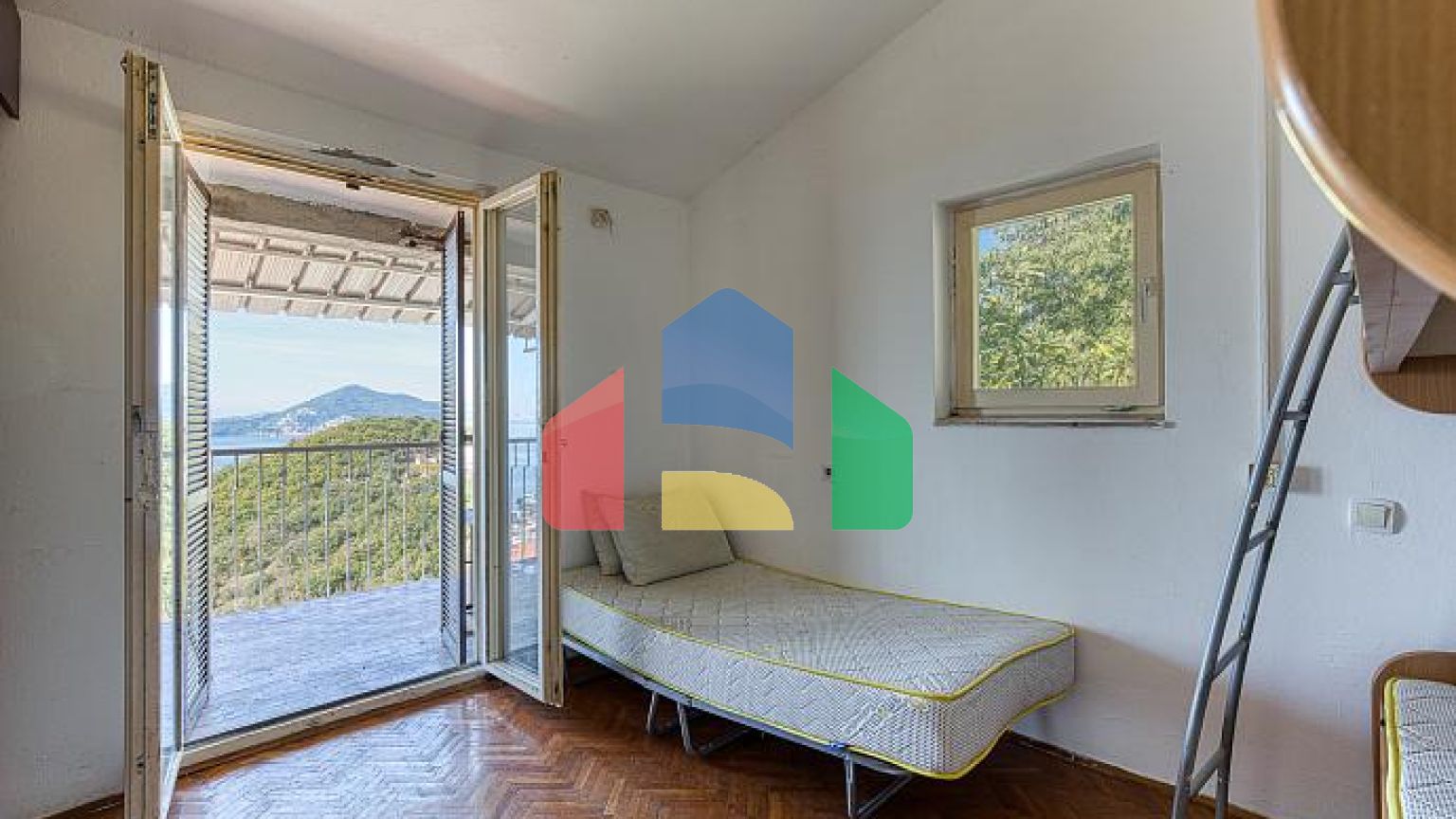 Продаётся дом в Пржно, рядом со Свети-Стефаном – отличное расположение.