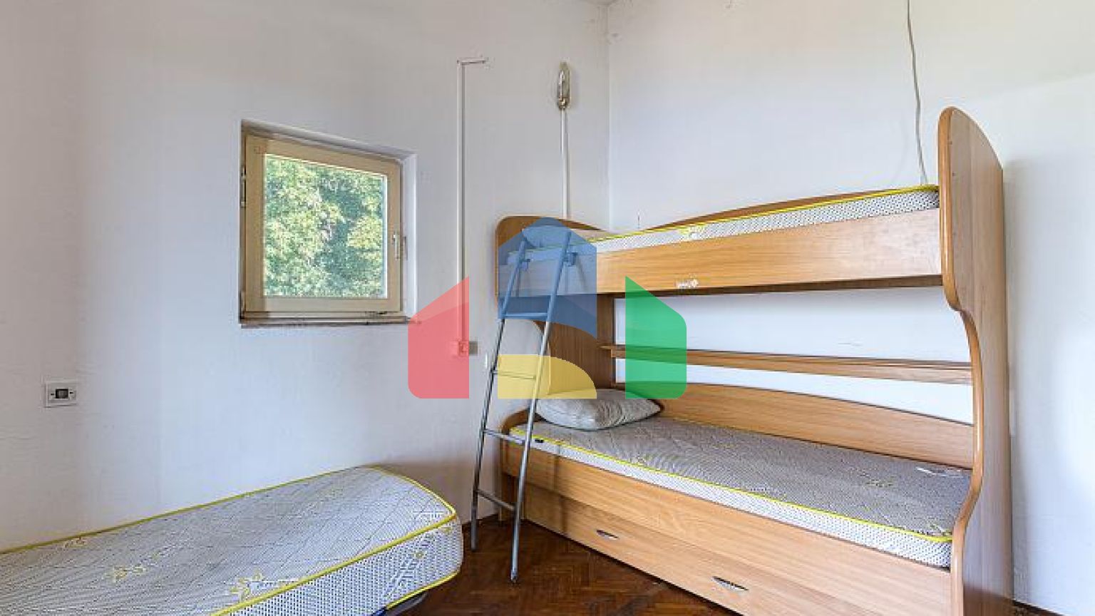 Продаётся дом в Пржно, рядом со Свети-Стефаном – отличное расположение.