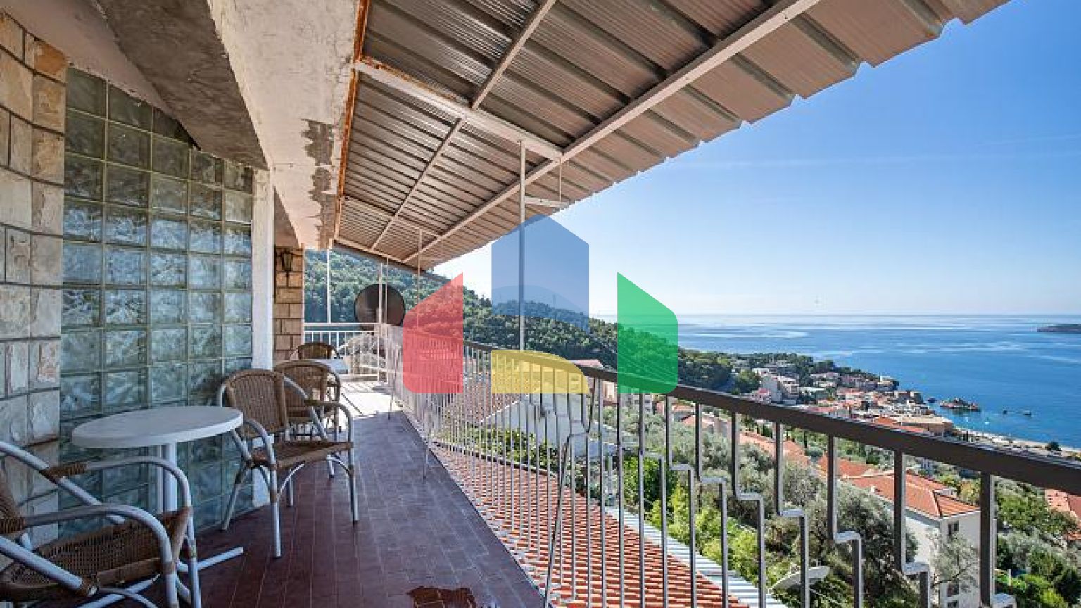 Продаётся дом в Пржно, рядом со Свети-Стефаном – отличное расположение.