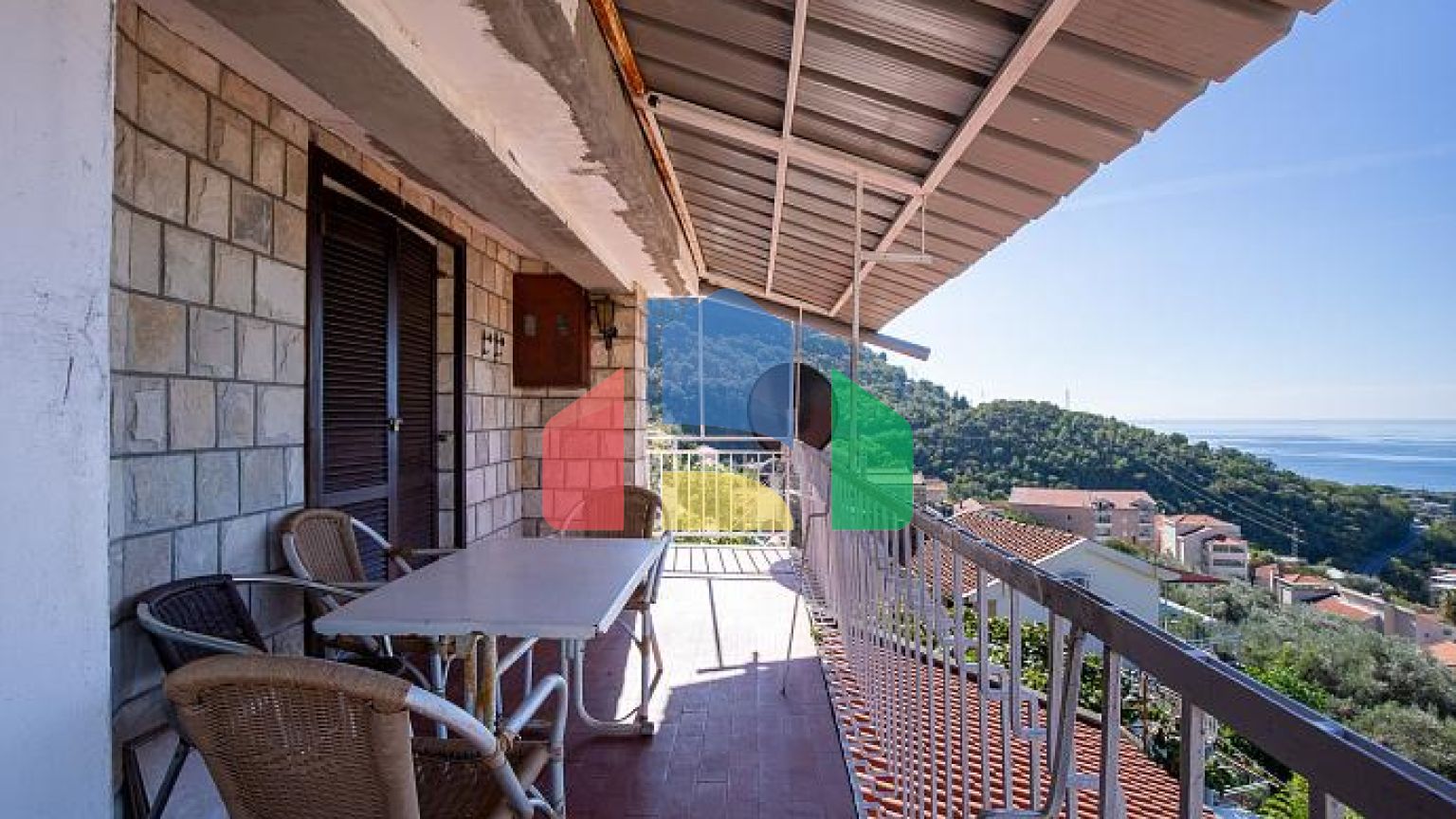 Продаётся дом в Пржно, рядом со Свети-Стефаном – отличное расположение.