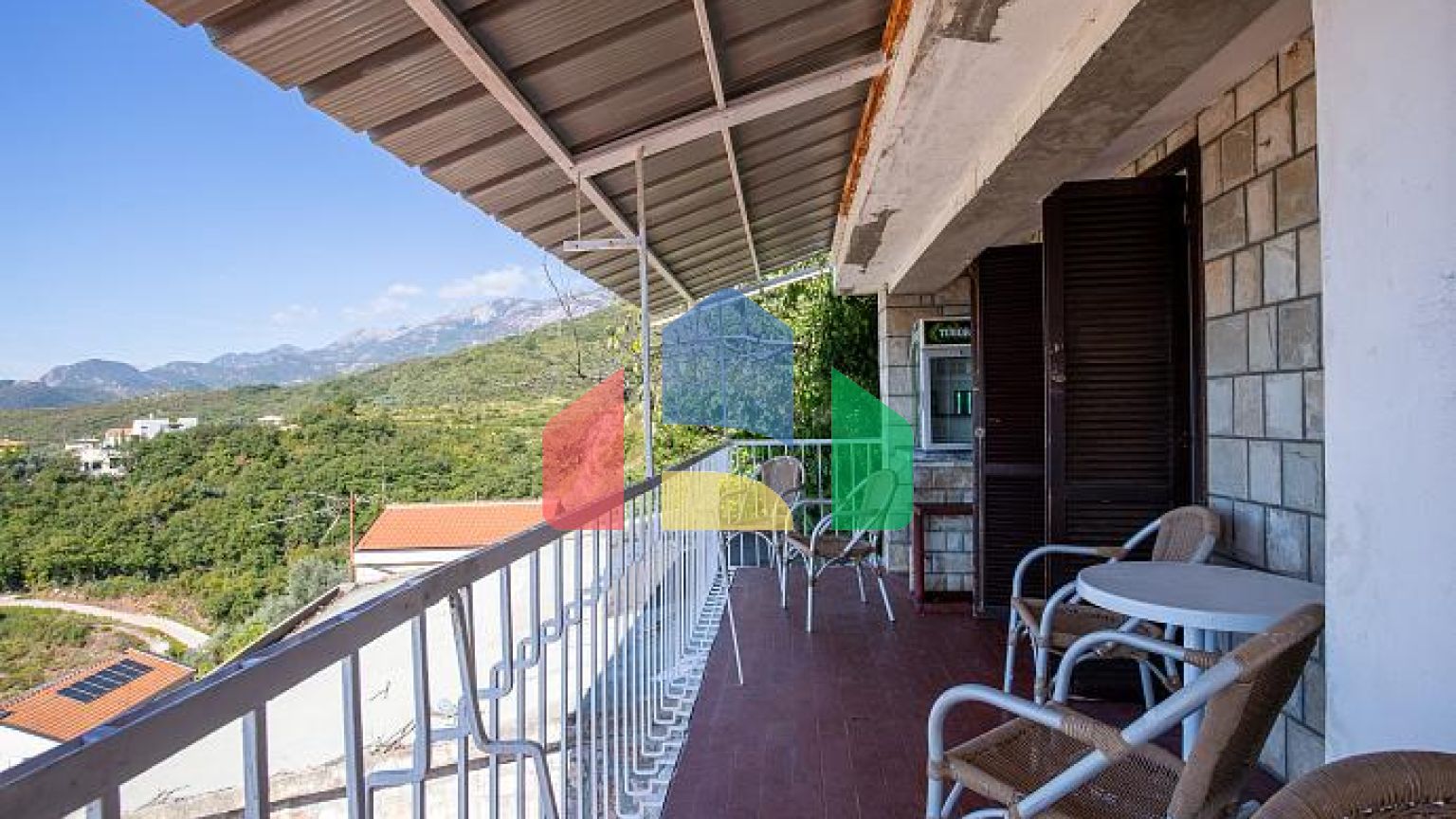 Продаётся дом в Пржно, рядом со Свети-Стефаном – отличное расположение.