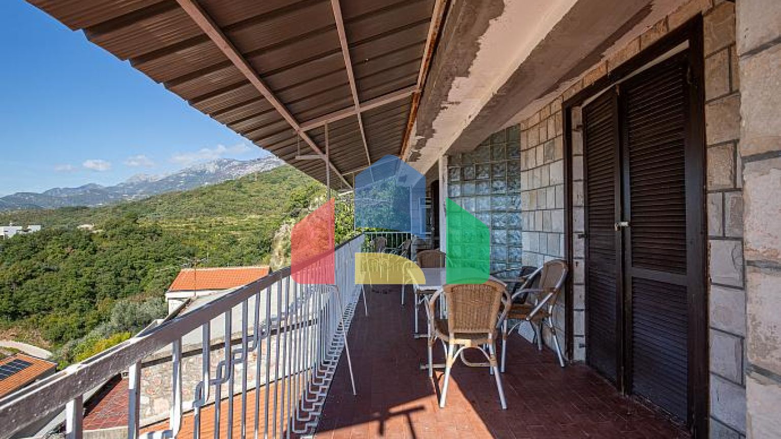 Продаётся дом в Пржно, рядом со Свети-Стефаном – отличное расположение.