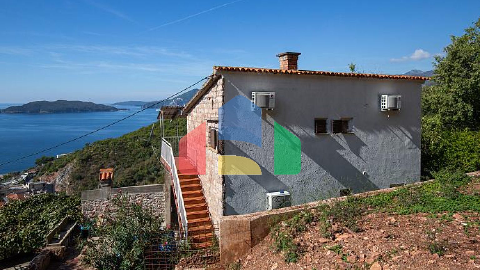 Продаётся дом в Пржно, рядом со Свети-Стефаном – отличное расположение.