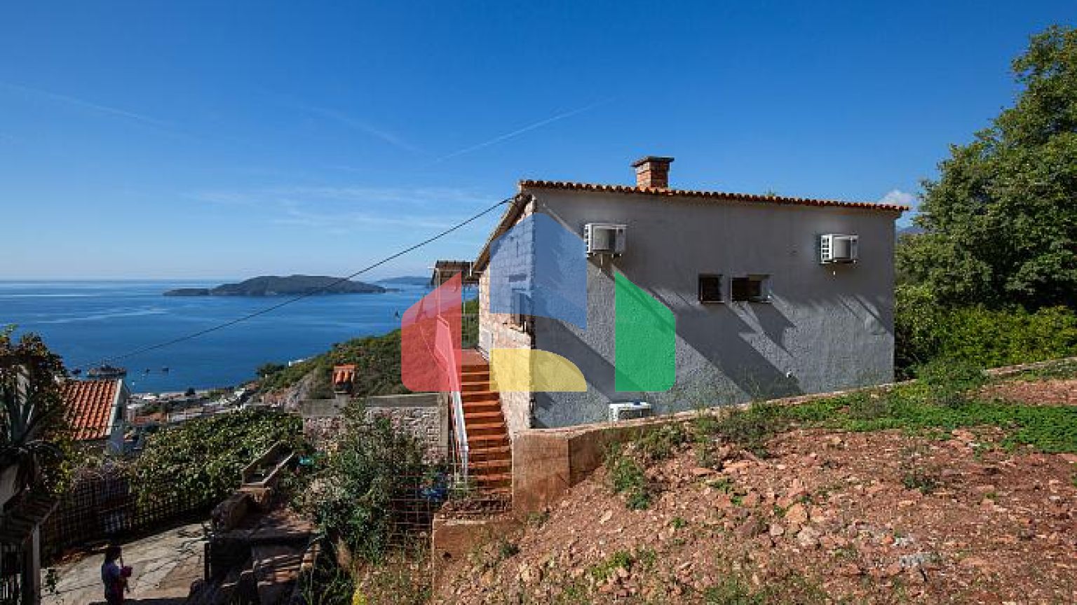 Продаётся дом в Пржно, рядом со Свети-Стефаном – отличное расположение.