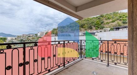 Современные апартаменты с 2 спальнями и панорамным видом на море — Пржно, 68 м²