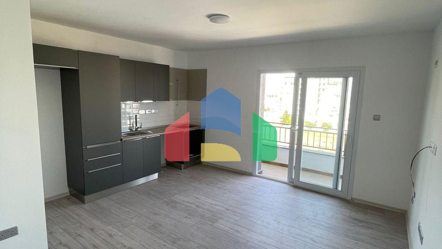 Двухкомнатная квартира 60 м2 с видом на море в Искеле