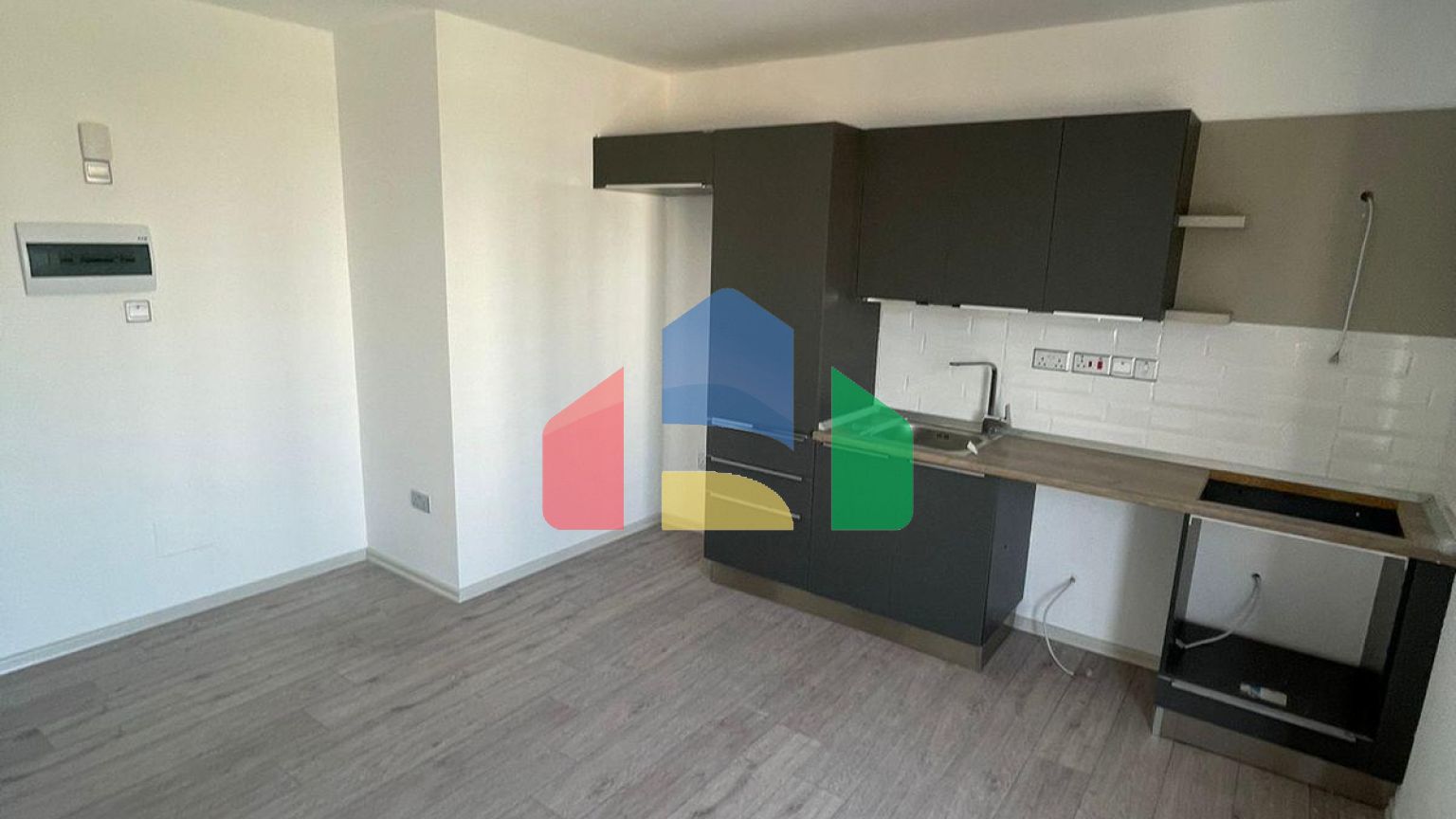 Двухкомнатная квартира 60 м2 с видом на море в Искеле