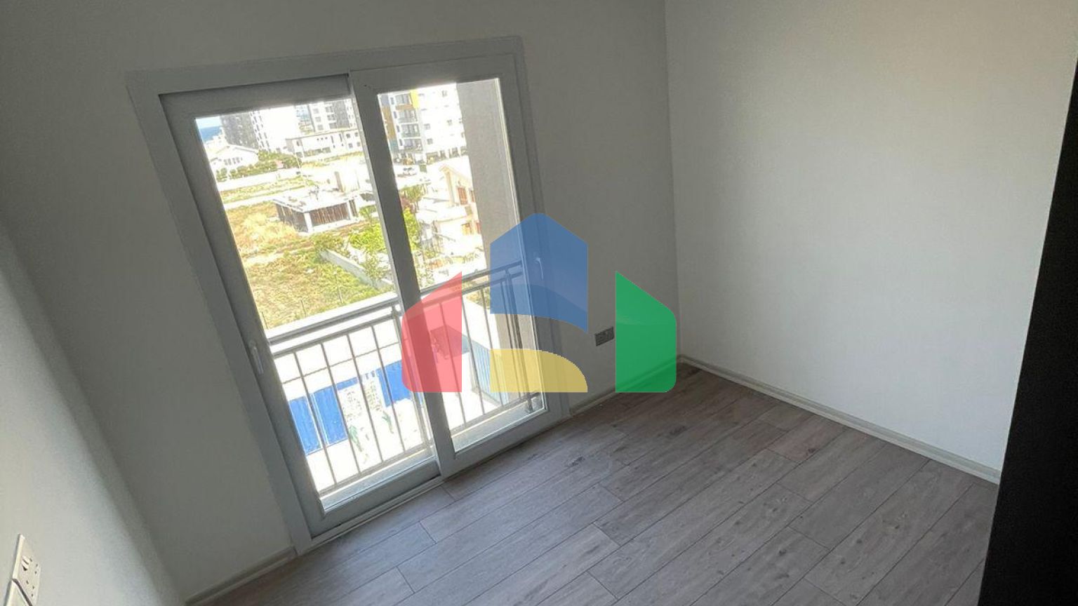 Двухкомнатная квартира 60 м2 с видом на море в Искеле