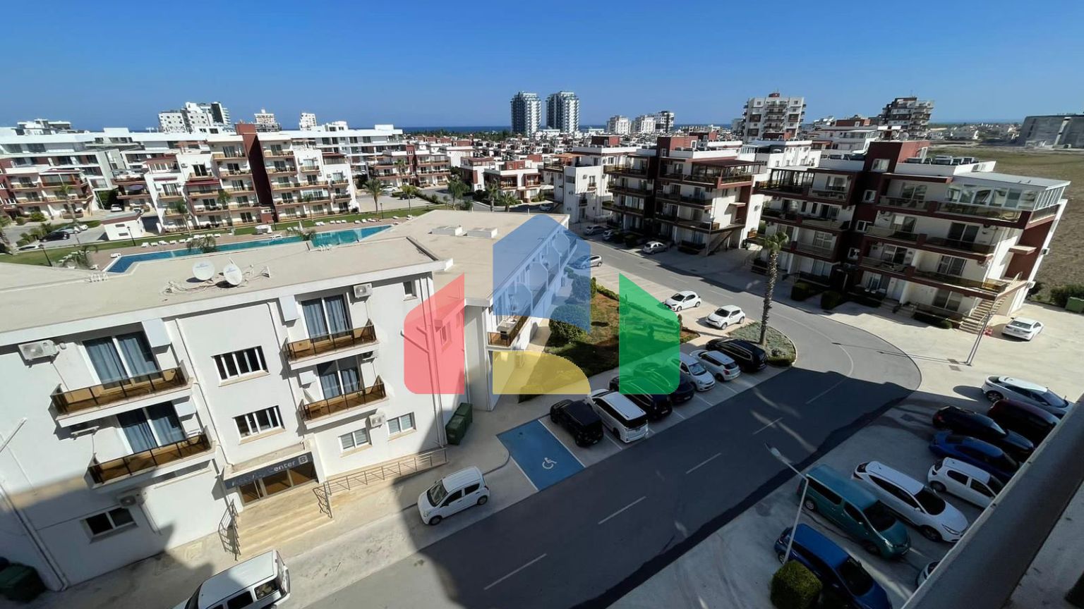 Готовая трехкомнатная квартира 86 м2 в красивом комплексе в Искеле