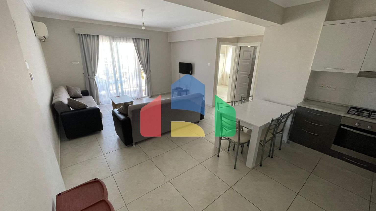 Готовая трехкомнатная квартира 86 м2 в красивом комплексе в Искеле