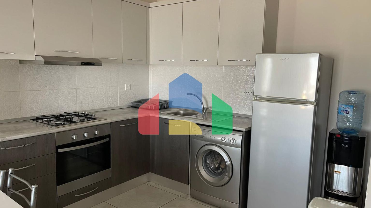 Готовая трехкомнатная квартира 86 м2 в красивом комплексе в Искеле