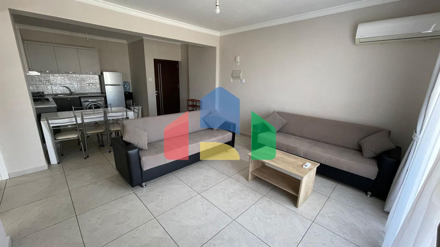 Готовая трехкомнатная квартира 86 м2 в красивом комплексе в Искеле