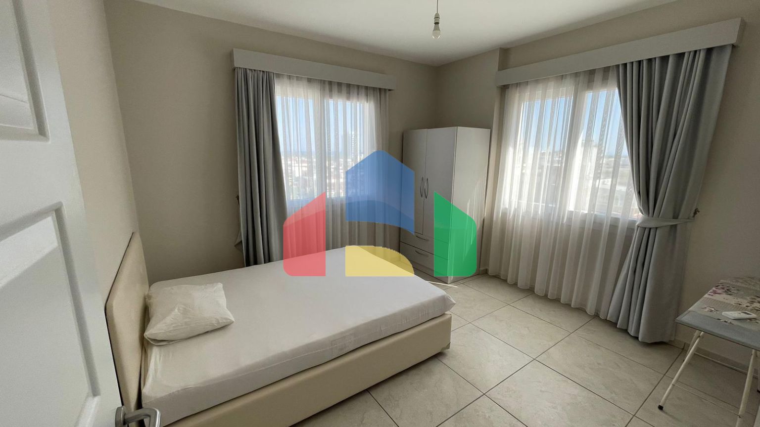 Готовая трехкомнатная квартира 86 м2 в красивом комплексе в Искеле