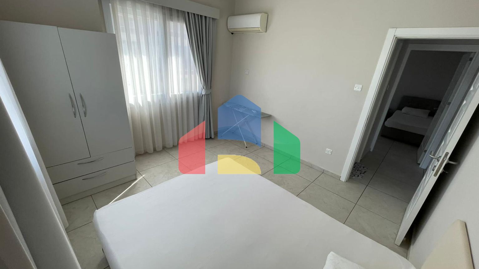 Готовая трехкомнатная квартира 86 м2 в красивом комплексе в Искеле