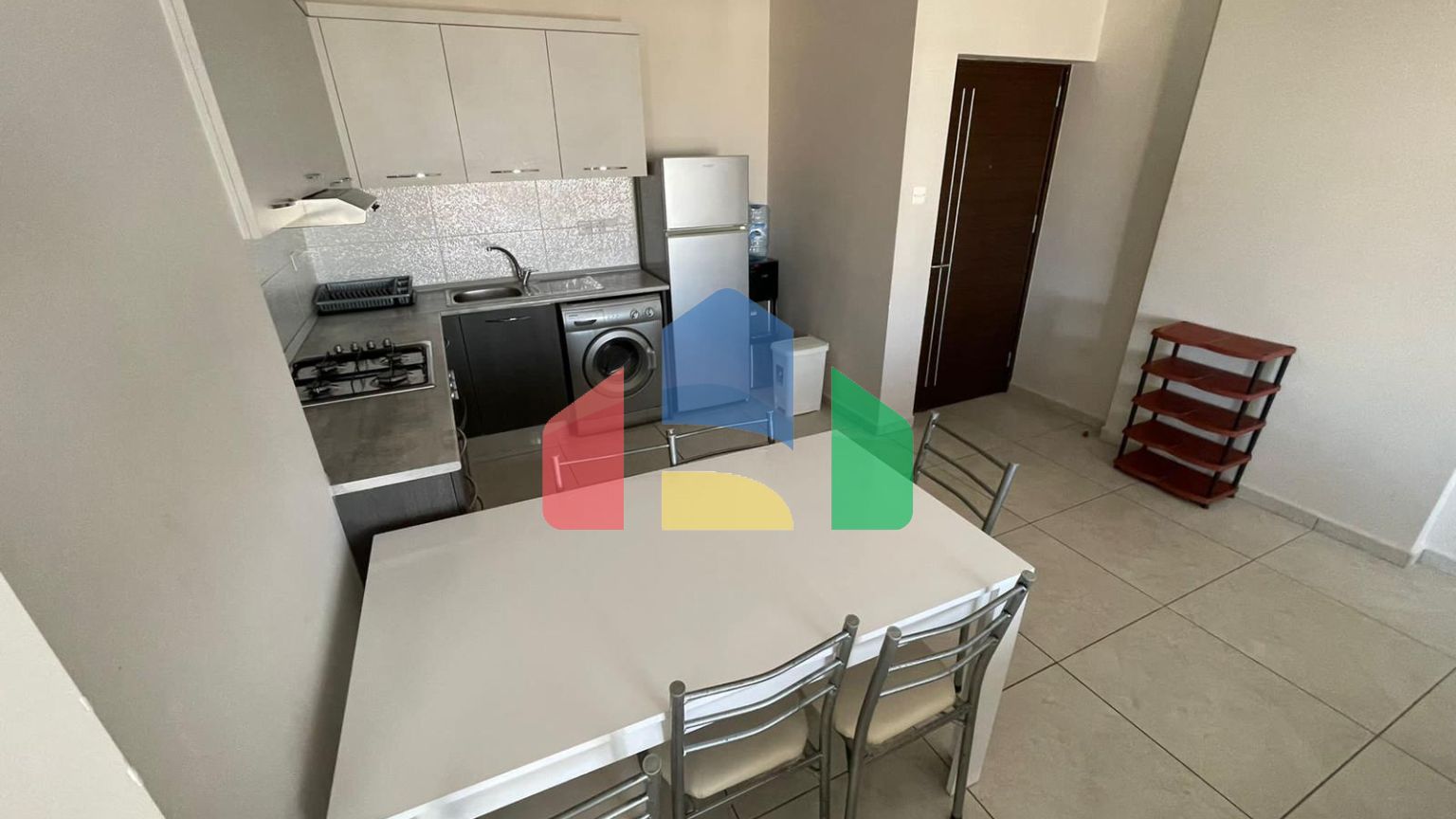 Готовая трехкомнатная квартира 86 м2 в красивом комплексе в Искеле