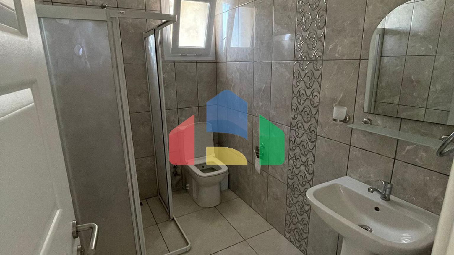 Готовая трехкомнатная квартира 86 м2 в красивом комплексе в Искеле