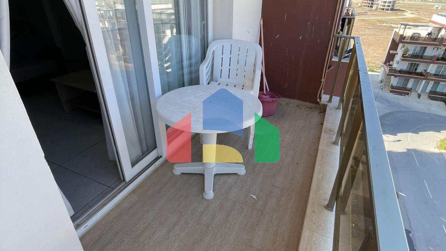 Готовая трехкомнатная квартира 86 м2 в красивом комплексе в Искеле