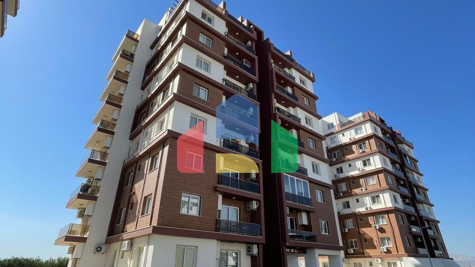 Готовая трехкомнатная квартира 86 м2 в красивом комплексе в Искеле