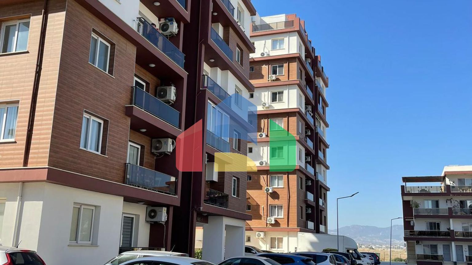 Готовая трехкомнатная квартира 86 м2 в красивом комплексе в Искеле