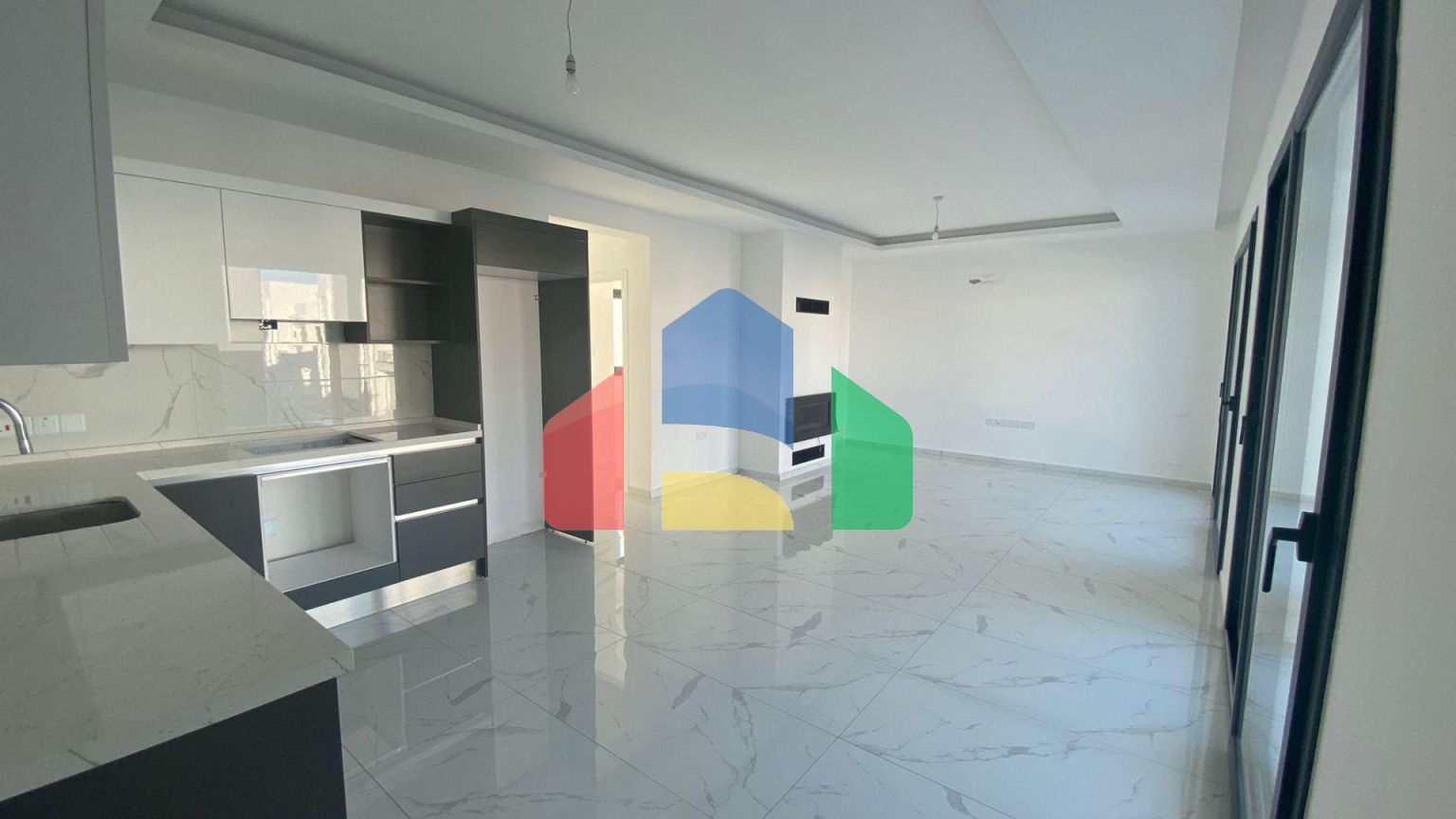 Квартира 2+1 (89 м2) с балконом и террасой на крыше 89 м2 в Енибоазичи