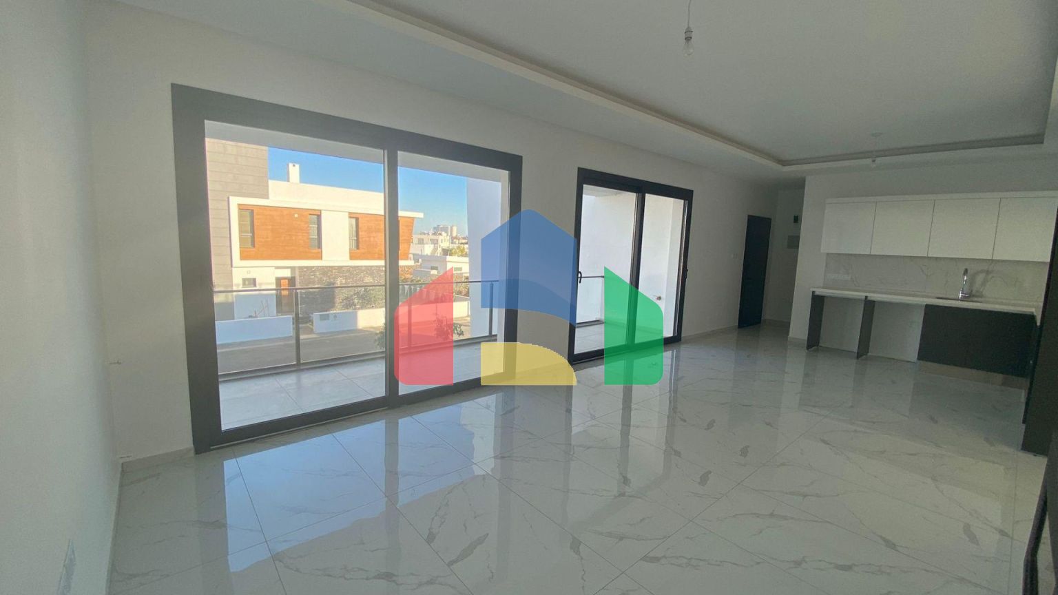 Квартира 2+1 (89 м2) с балконом и террасой на крыше 89 м2 в Енибоазичи