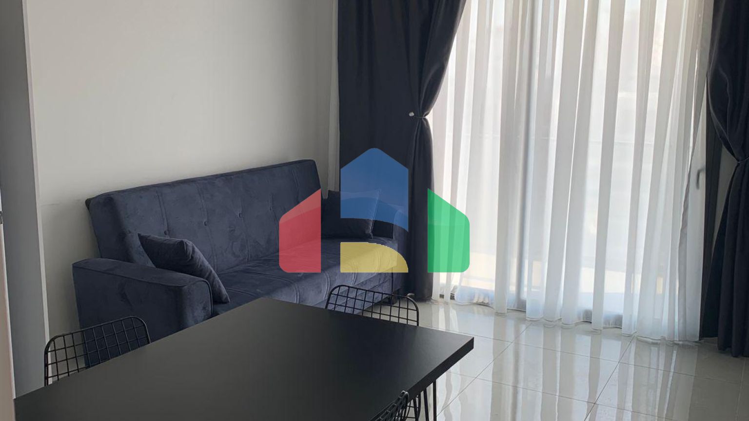 Двухкомнатная квартира  55 м2 в высотном доме рядом с песчаным пляжем