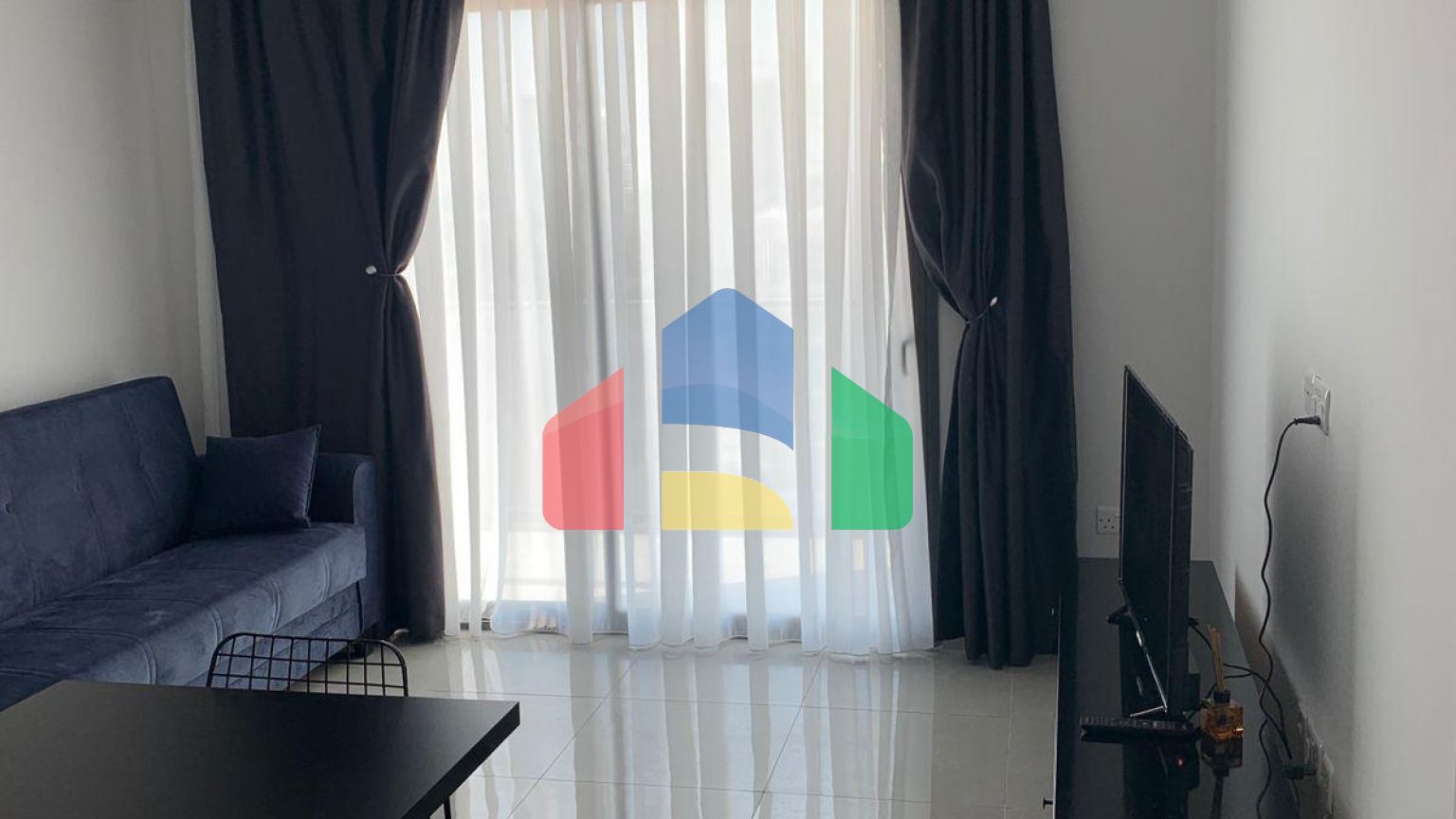 Двухкомнатная квартира  55 м2 в высотном доме рядом с песчаным пляжем