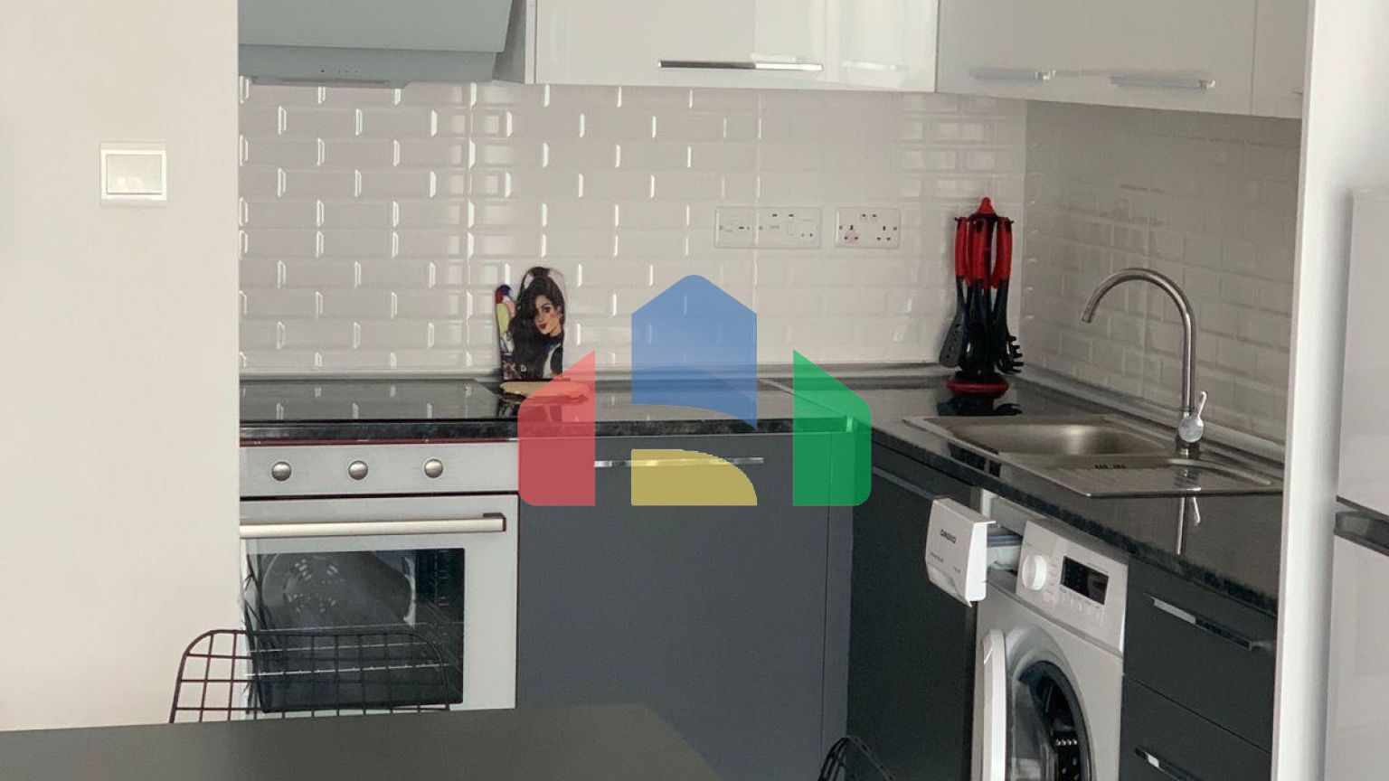 Двухкомнатная квартира  55 м2 в высотном доме рядом с песчаным пляжем