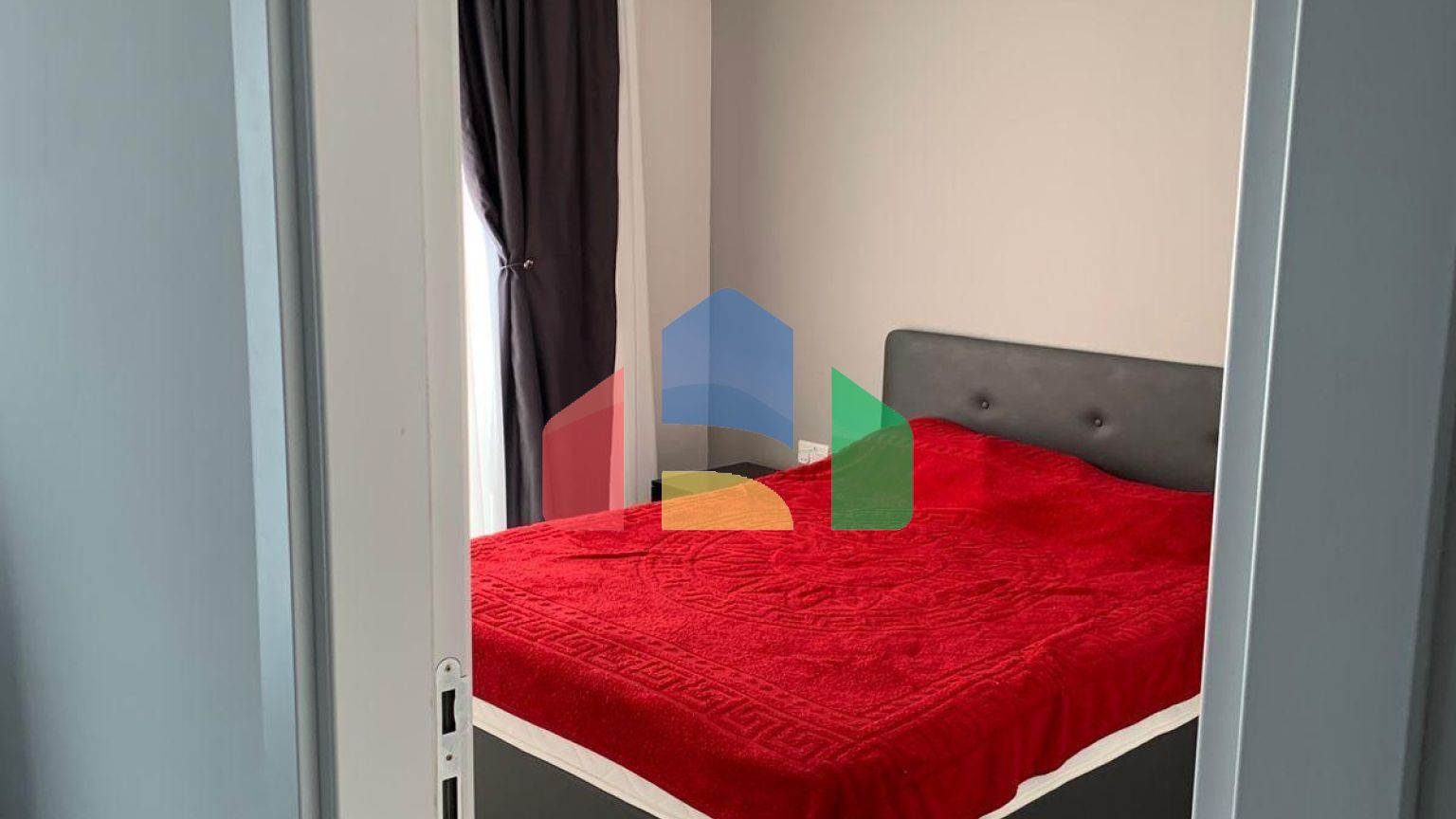 Двухкомнатная квартира  55 м2 в высотном доме рядом с песчаным пляжем