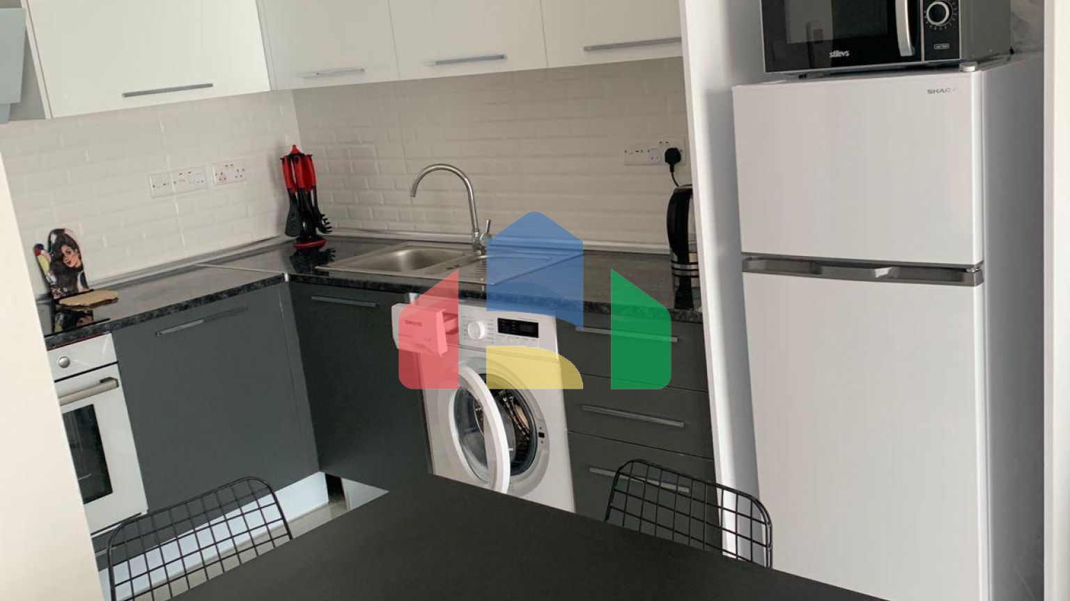 Двухкомнатная квартира  55 м2 в высотном доме рядом с песчаным пляжем