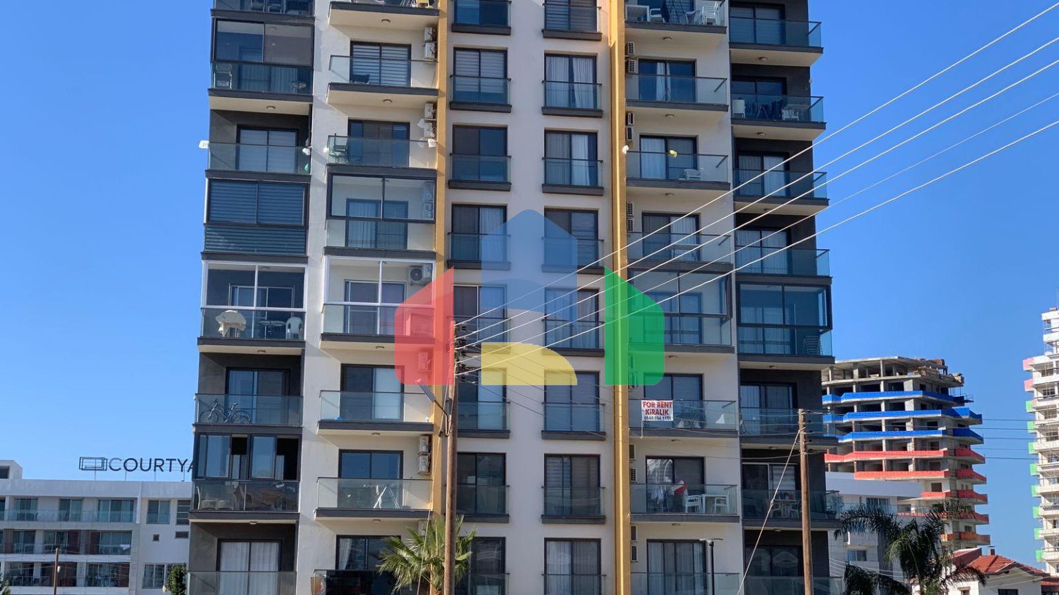 Двухкомнатная квартира  55 м2 в высотном доме рядом с песчаным пляжем