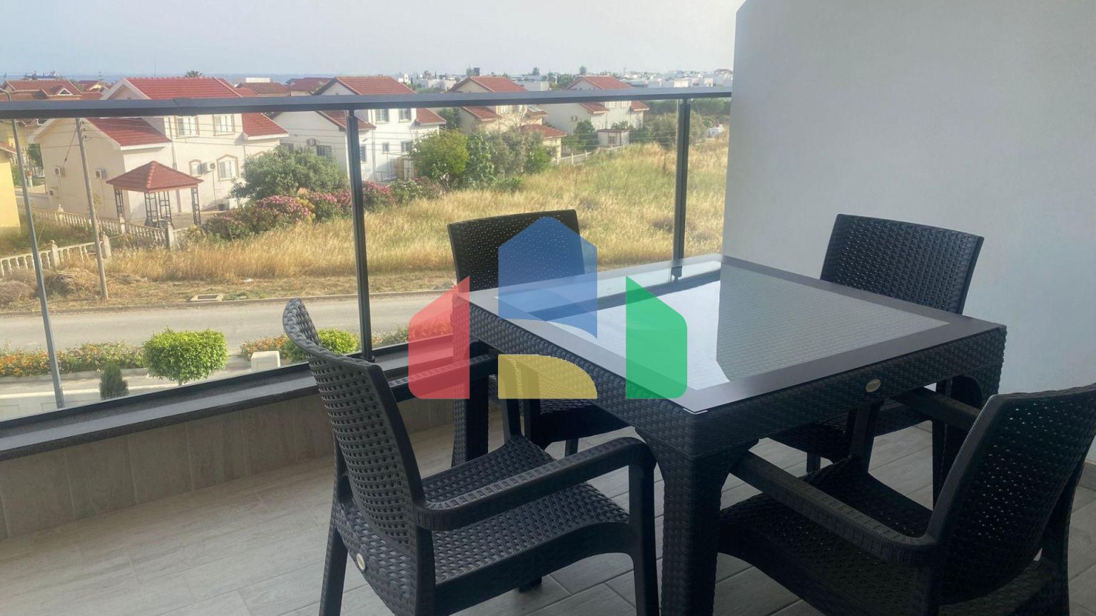 Студия 51 м2 с мебелью в 300 метрах от песчаного пляжа