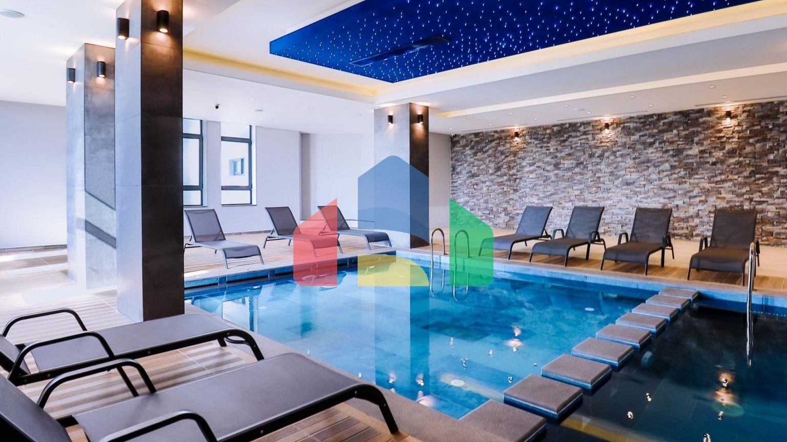 Студия 51 м2 с мебелью в 300 метрах от песчаного пляжа