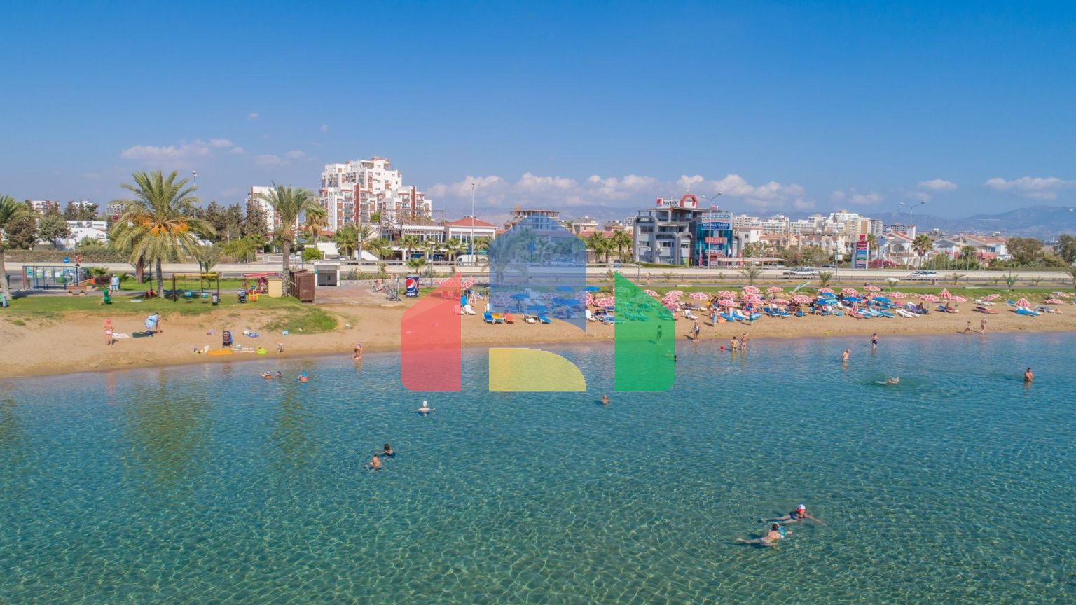 3-комнатный пентхаус 78 м2 c террасой 54 м2 в 2 минутах от пляжа