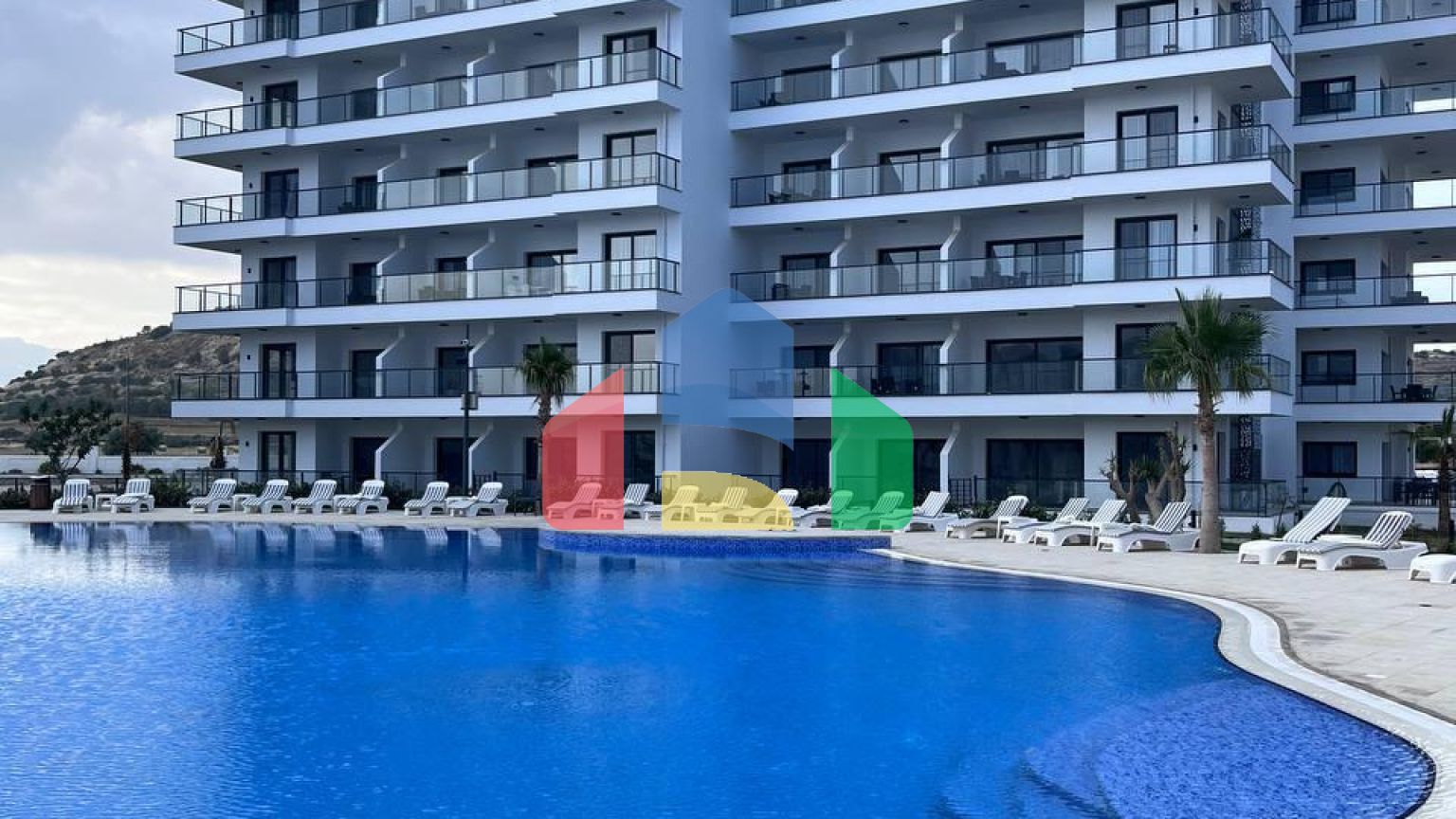 3-комнатные апартаменты  85м2 с террасой 19м2 в красивом и новом комплексе недалеко от пляжа