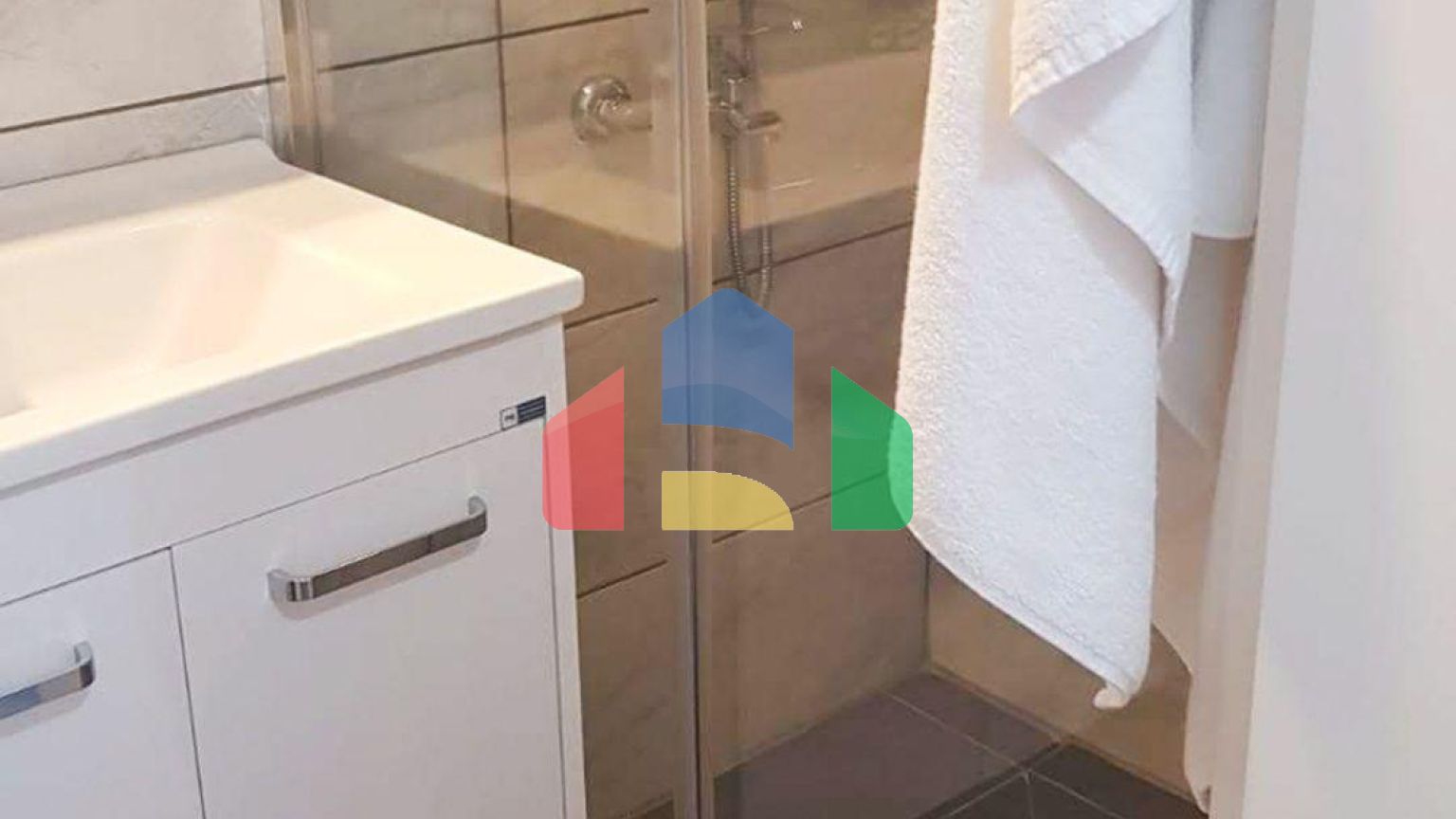 Студия 57 м2 в километре от песчаного пляжа