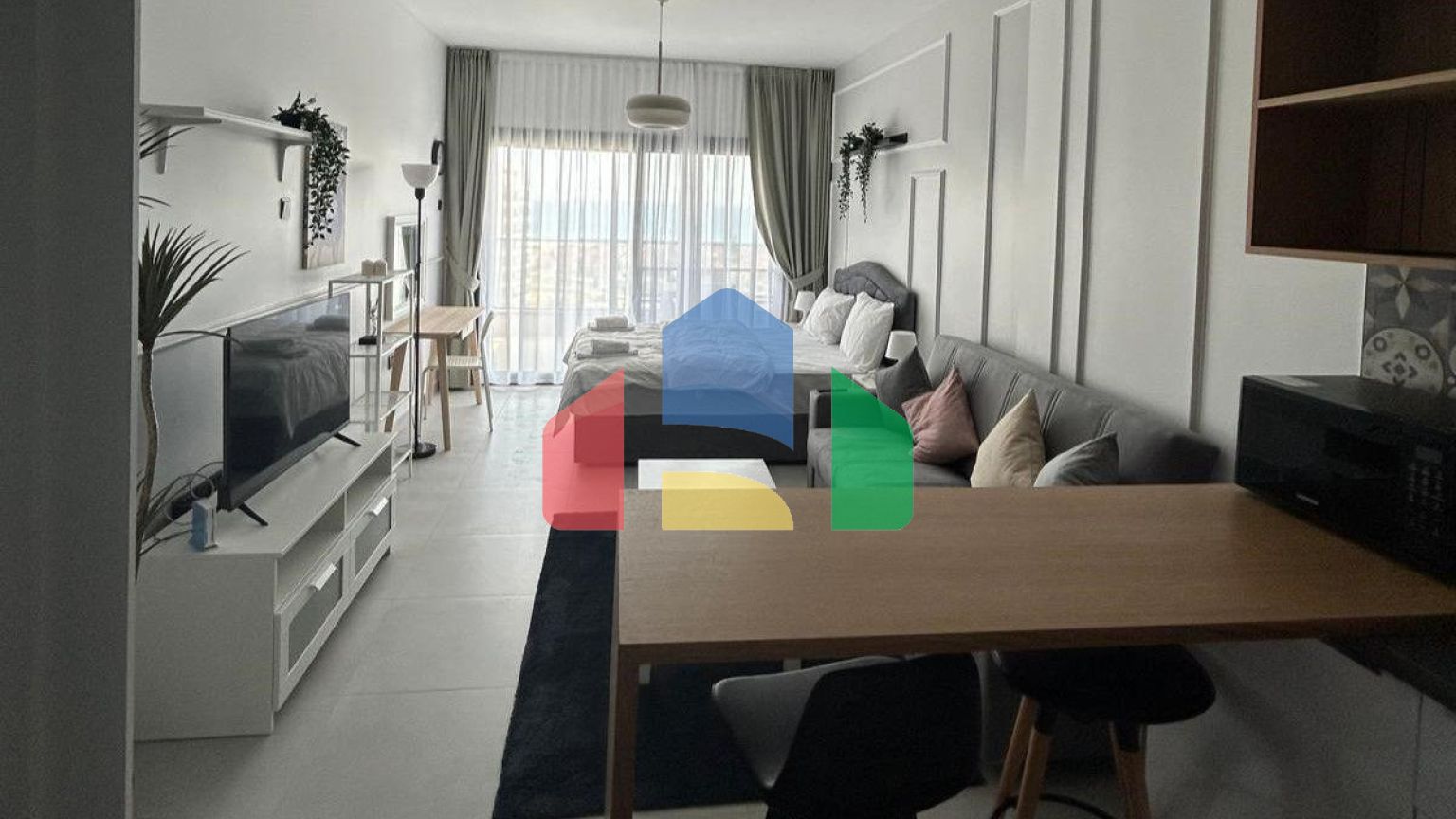 Студия 50м2 с террасой 9м2 недалеко от пляжа