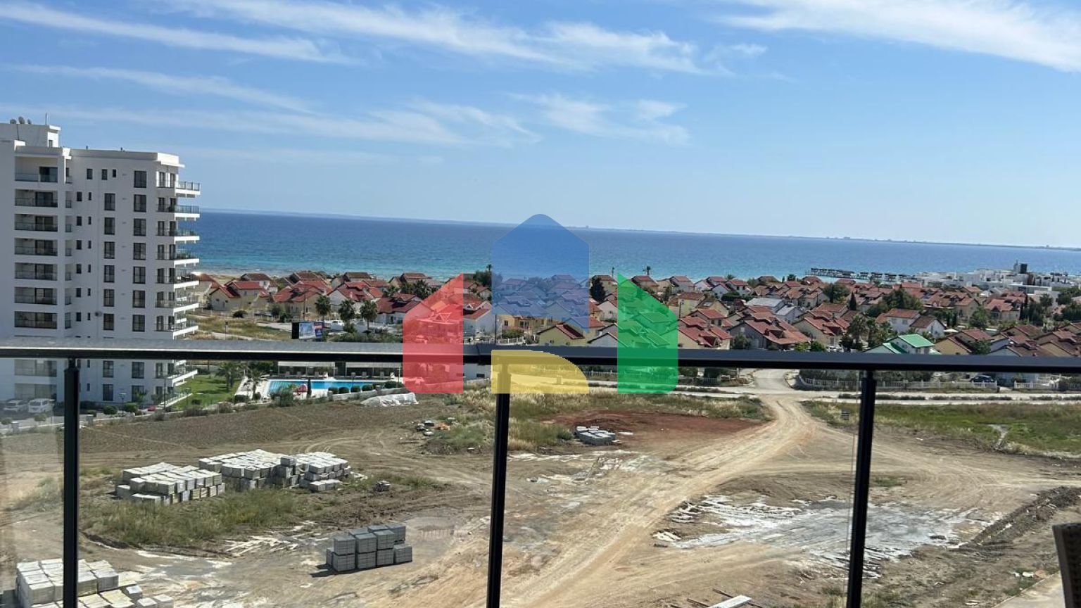 Студия 50м2 с террасой 9м2 недалеко от пляжа