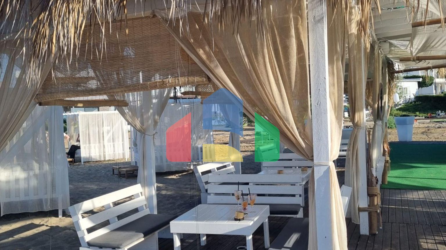 Студия 50м2 с террасой 9м2 недалеко от пляжа