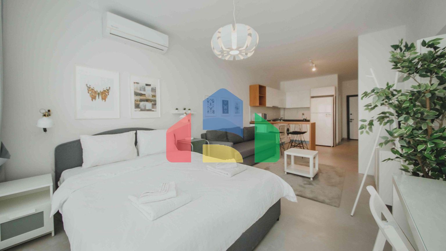 Студия 50 м2 c балконом 9м2