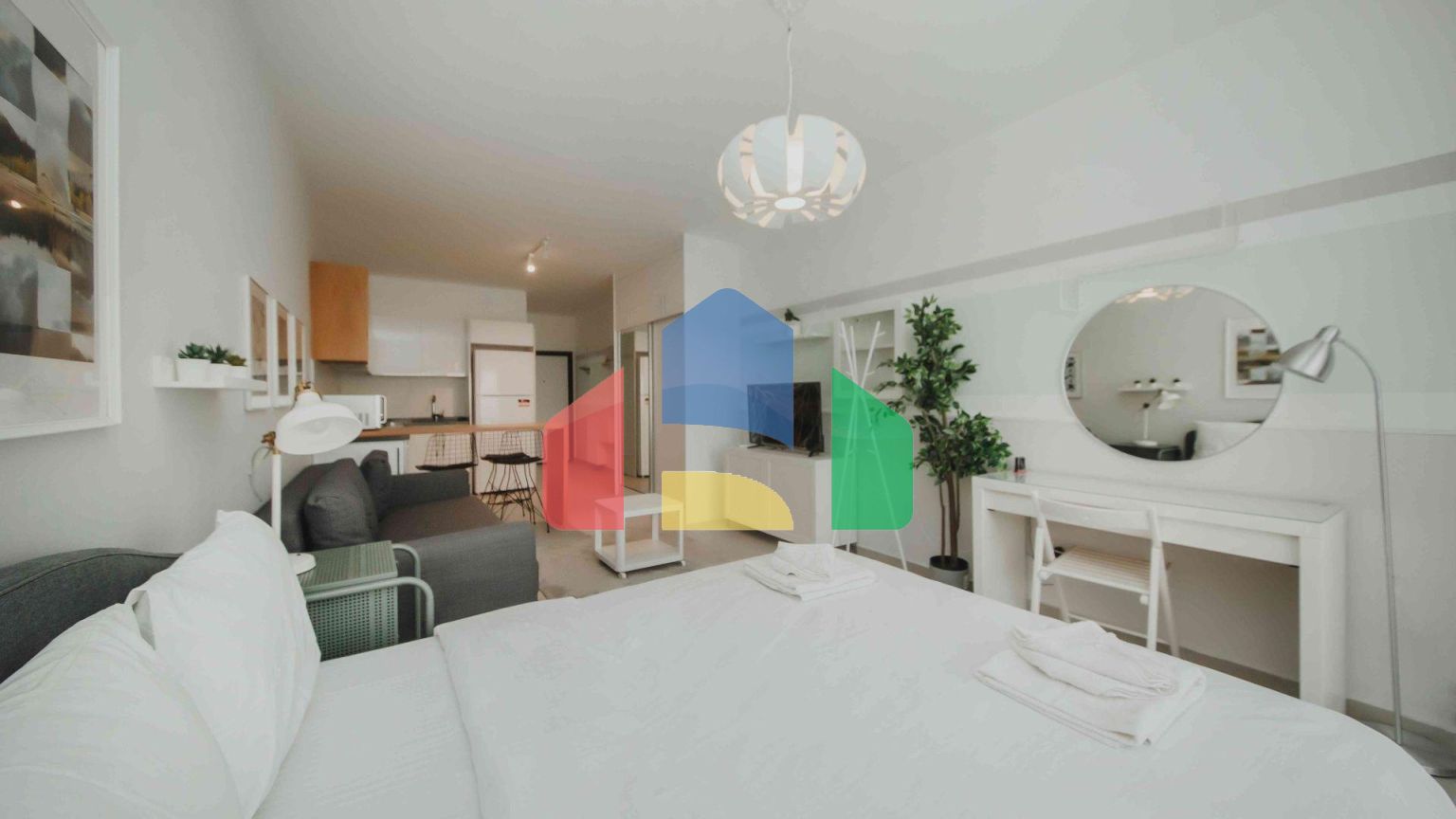 Студия 50 м2 c балконом 9м2