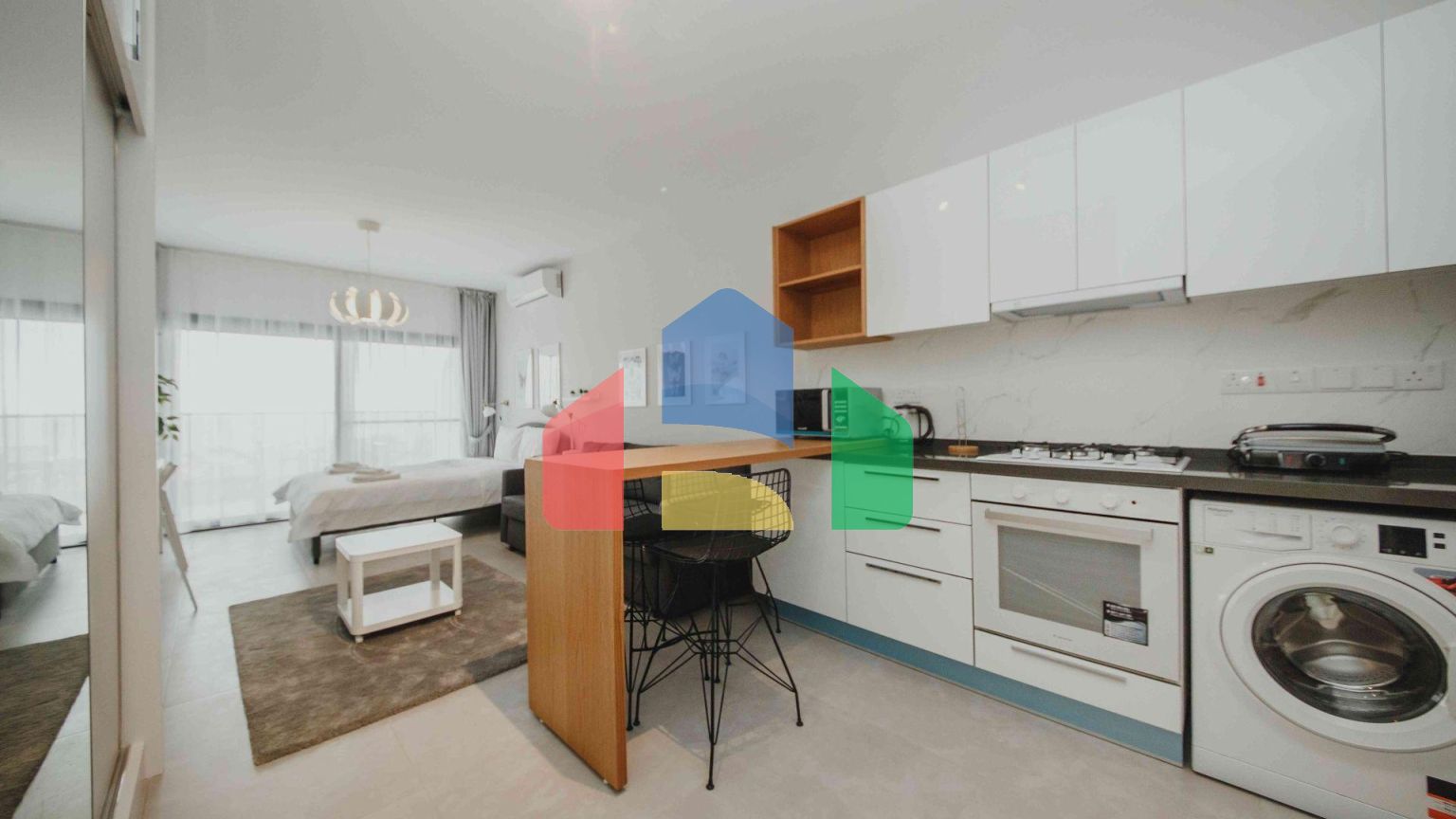 Студия 50 м2 c балконом 9м2