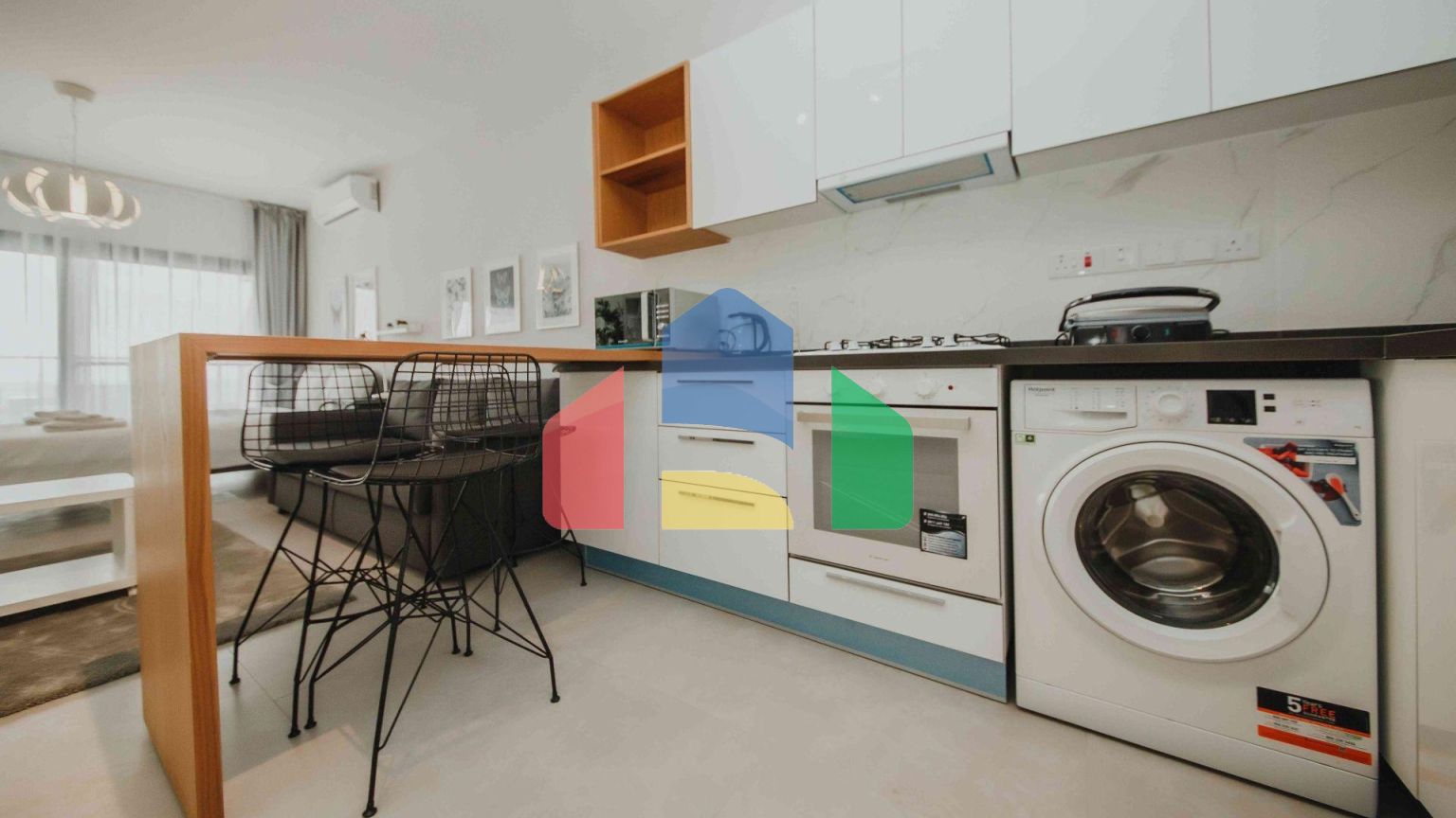 Студия 50 м2 c балконом 9м2