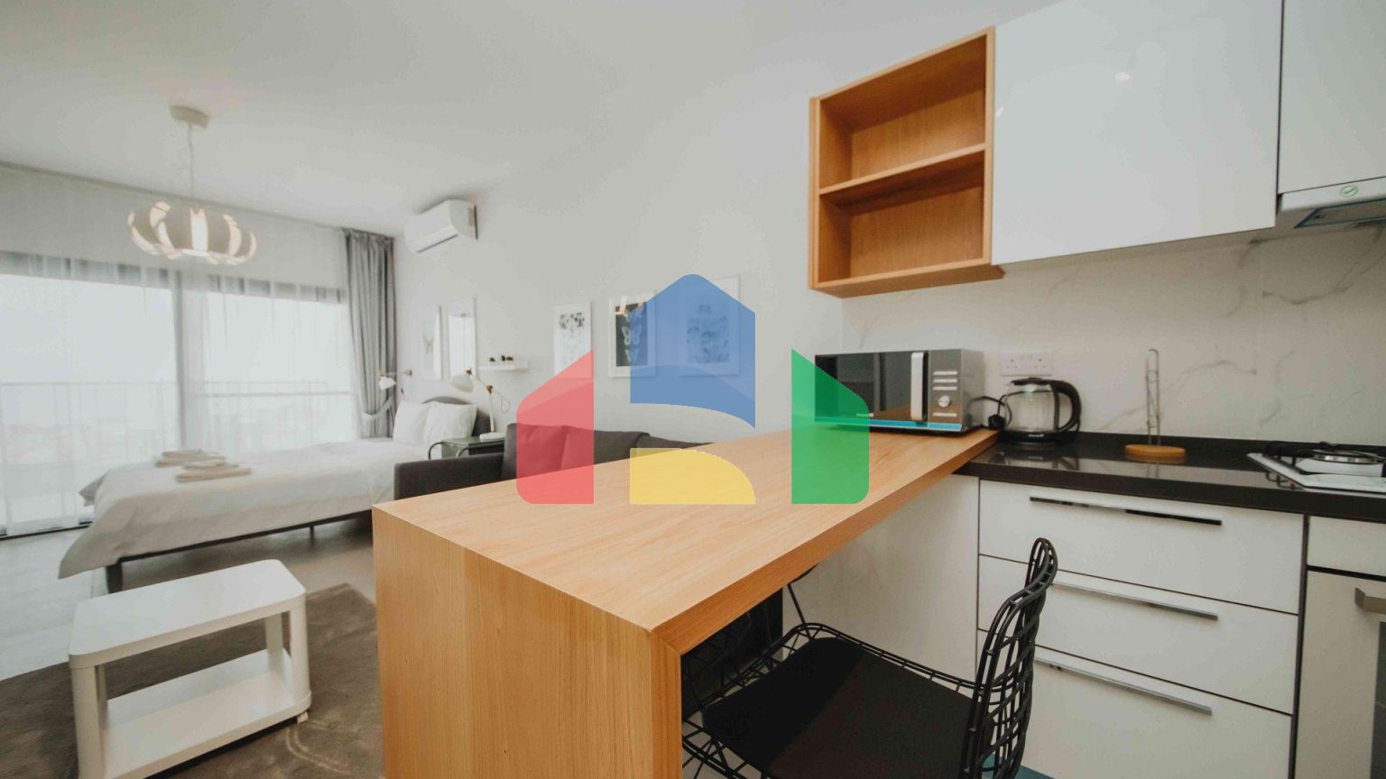 Студия 50 м2 c балконом 9м2