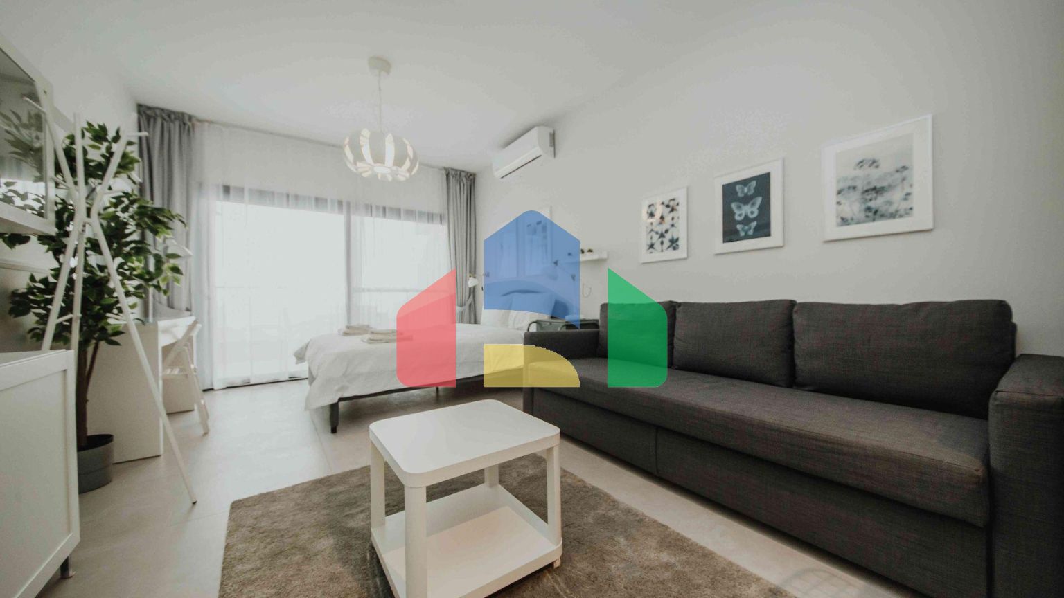 Студия 50 м2 c балконом 9м2