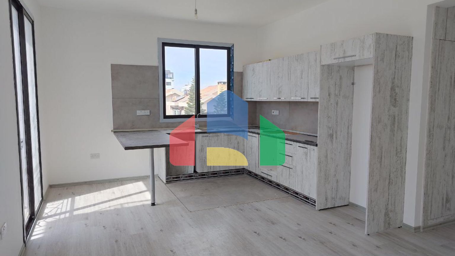 3-комнатные апартаменты 91м2 в современном комплексе в Искеле