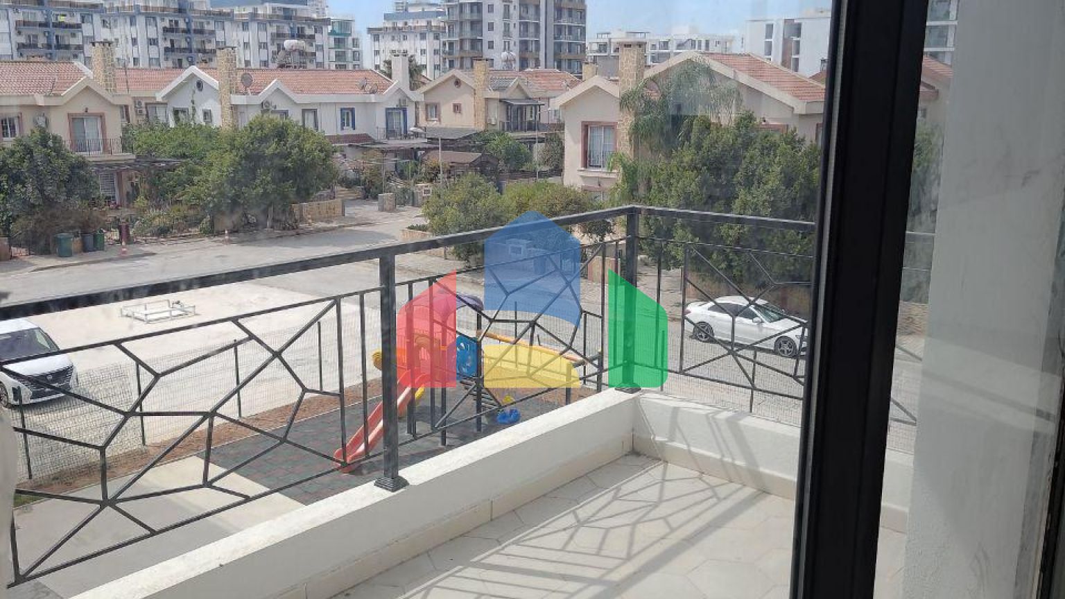 3-комнатные апартаменты 91м2 в современном комплексе в Искеле