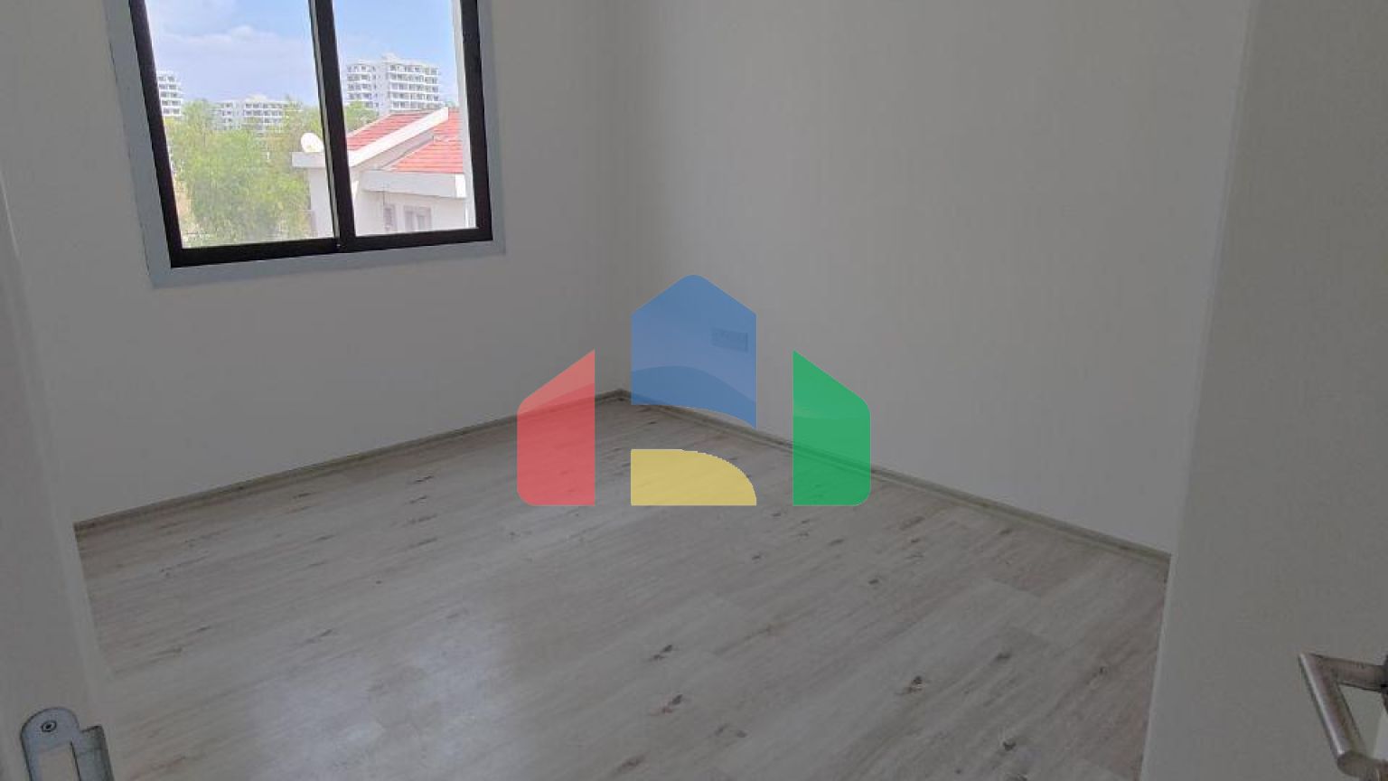 3-комнатные апартаменты 91м2 в современном комплексе в Искеле