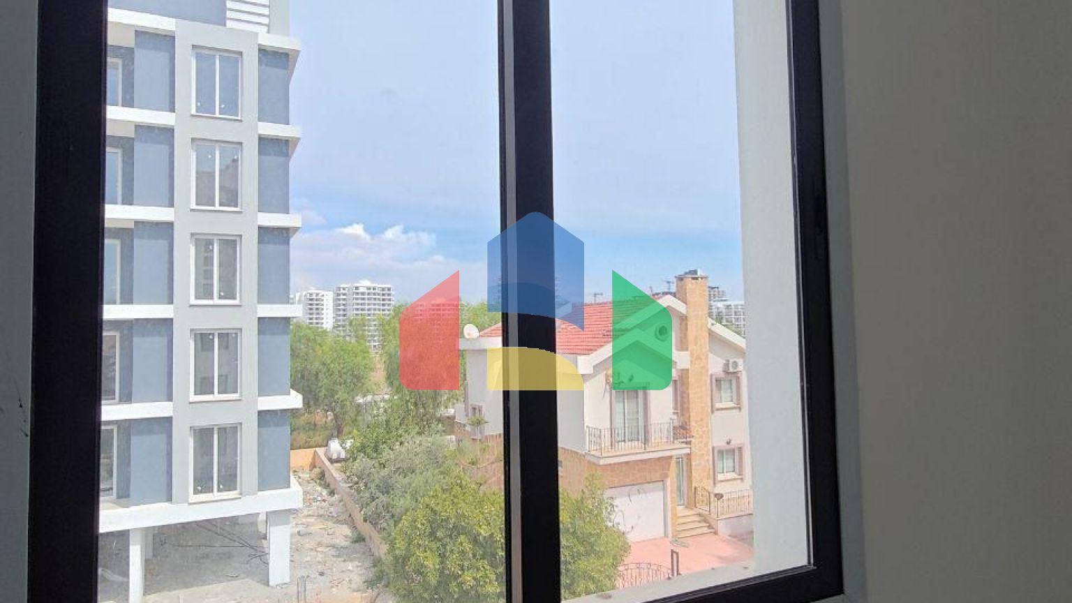 3-комнатные апартаменты 91м2 в современном комплексе в Искеле