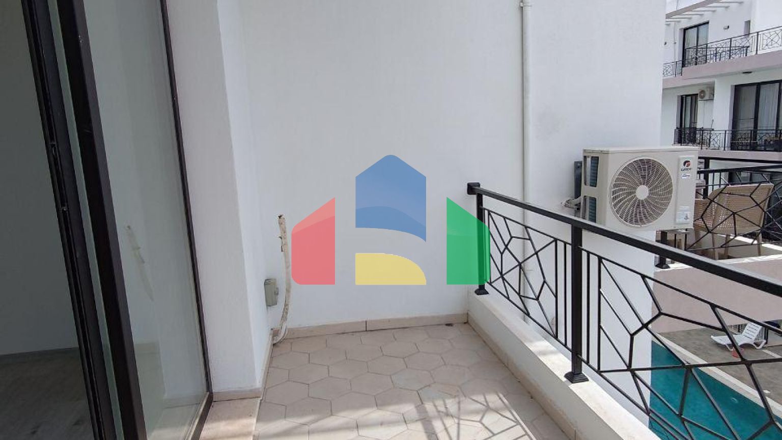 3-комнатные апартаменты 91м2 в современном комплексе в Искеле